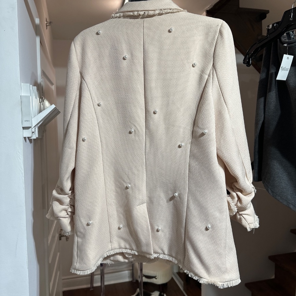 Blazer - Picture 2 of 3